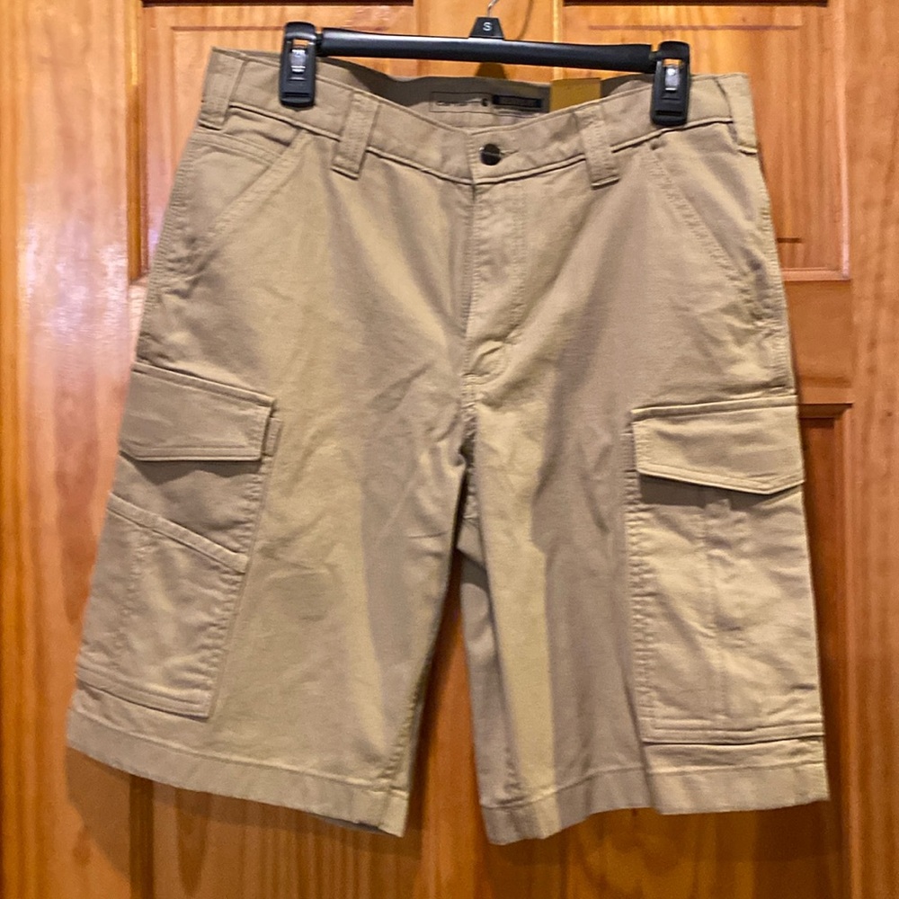Men’s relaxed fit cargo work shorts. Size 32 NWT